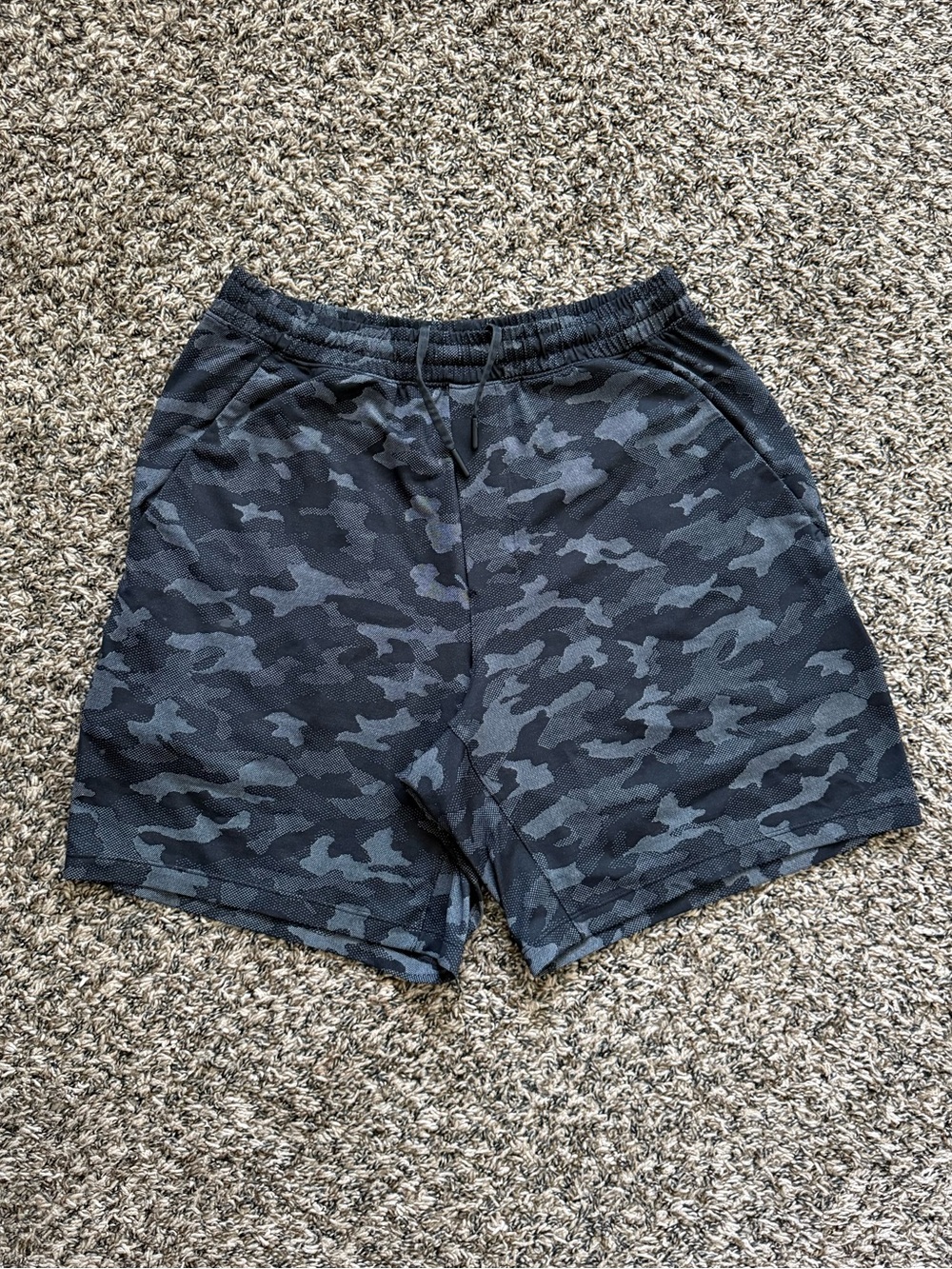 Lululemon Athletica Men’s Pace Breaker Linerless Shorts Black/Gray Camo 7” M